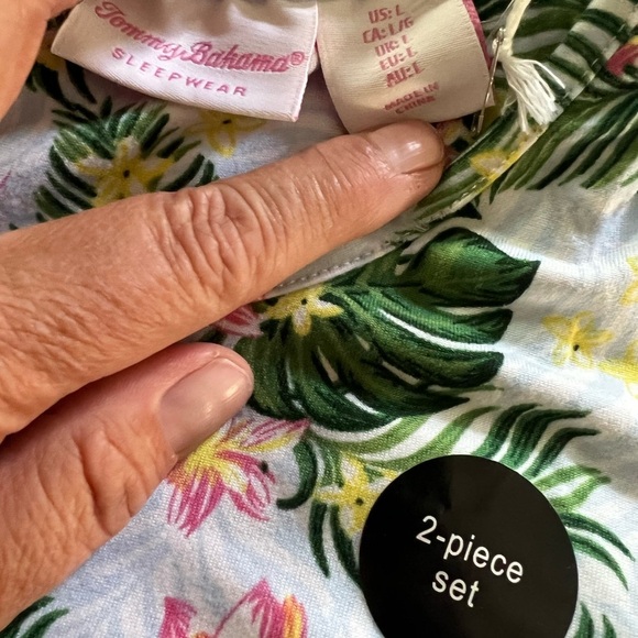 Super Cute Tommy Bahama Tropical PJs large top medium bottoms NWT - Picture 5 of 9